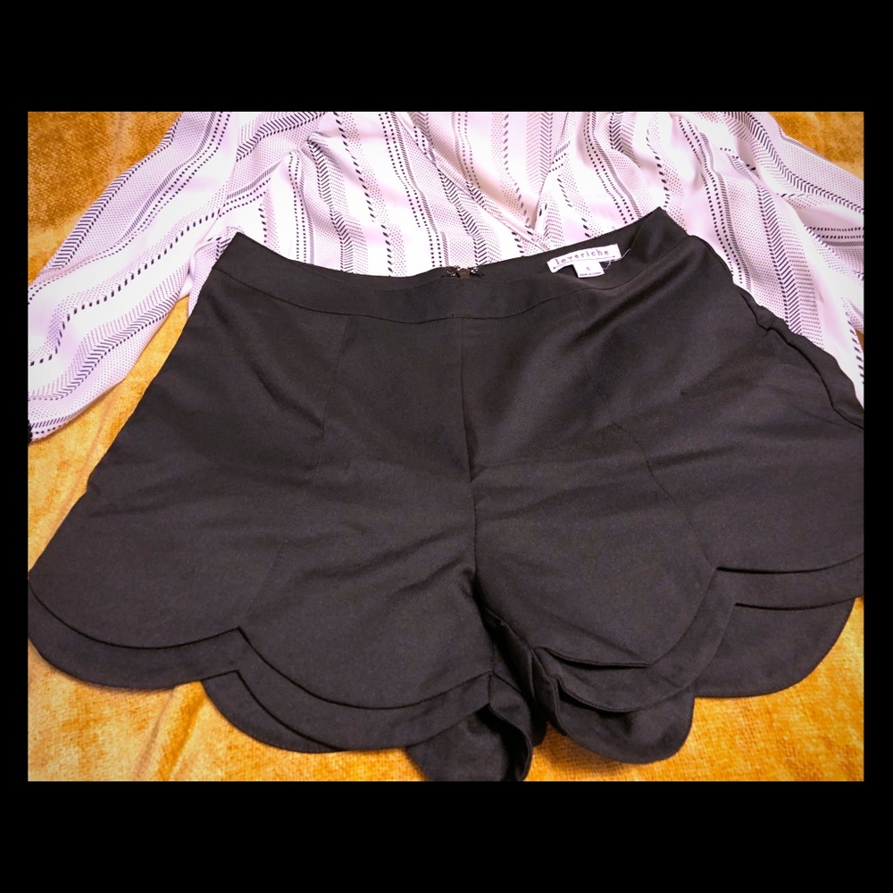 Shorts re poshing because they didnt fit me